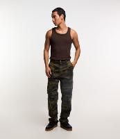 Calca Baggy em Sarja Camuflada com Bolso Cargo - 1