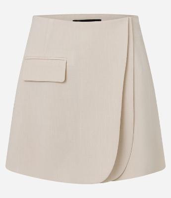 Short Saia Alfaiatado com Textura Maquinetada e Detalhe Camadas