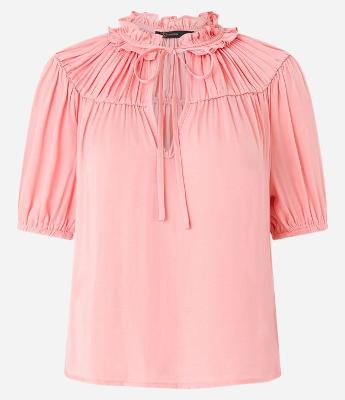 Blusa em Tecido Acetinado com Franzido na Pala e Frufru na Gola