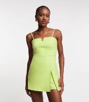 Macacão Short Saia em Bengaline com Decote V e Fenda Lateral - 1