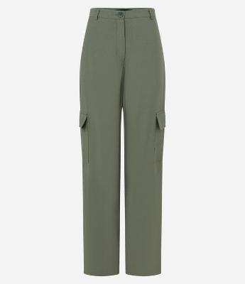 Calça Reta em Alfaiataria com Bolsos Cargo