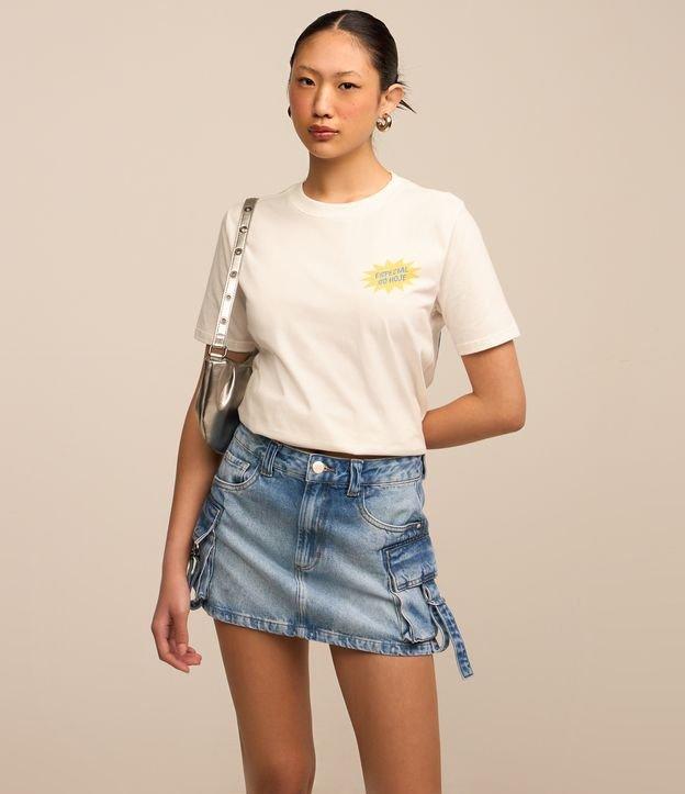 Mini Saia em Jeans Marmorizado com Bolso Cargo Afivelado - 2