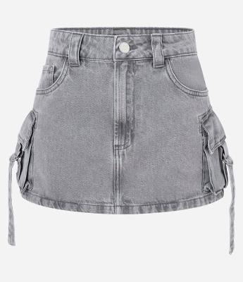 Mini Saia em Jeans Marmorizado com Bolso Cargo Afivelado