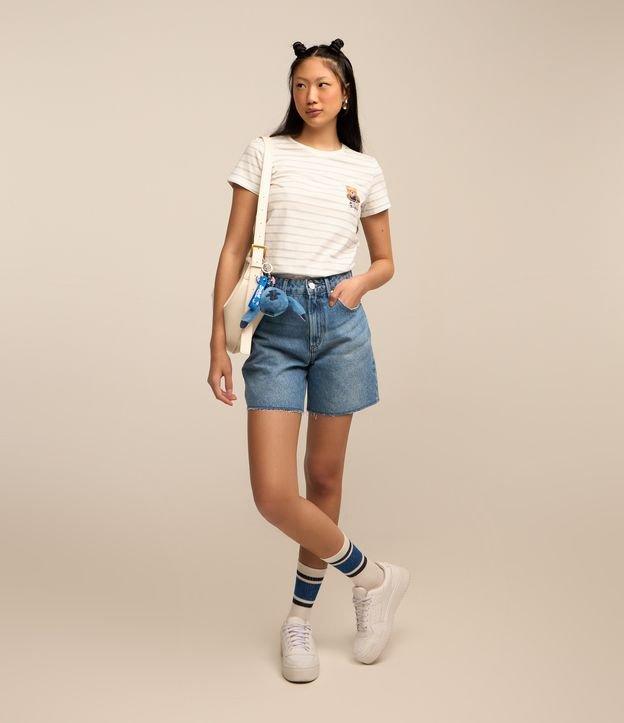 Bermuda em Jeans Marmorizado com Barra Cortada - 2