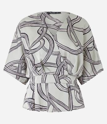 Blusa em Tecido Acetinado com Transpasse Frontal e Estampa Abstrata