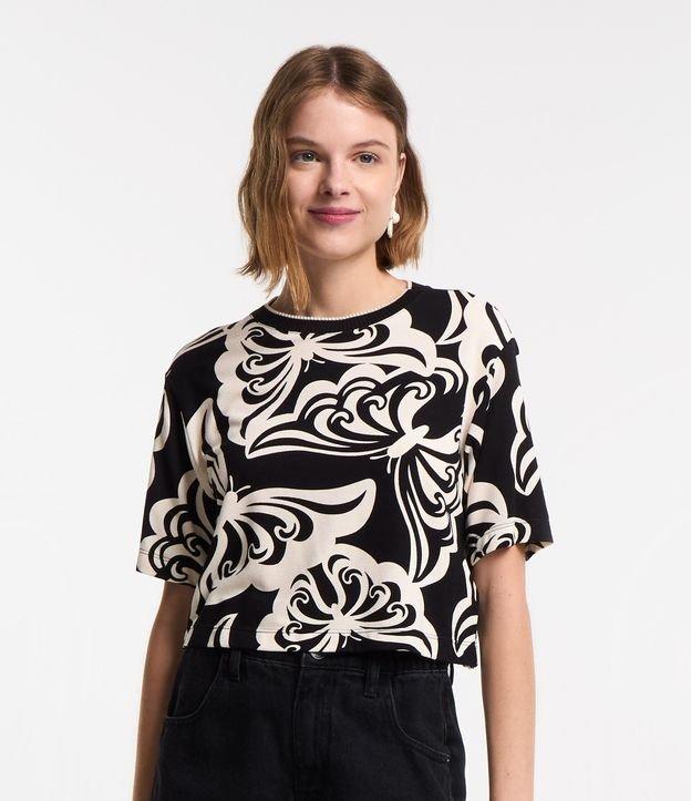 Blusa Cropped em Viscose com Estampa de Borboletas - 2