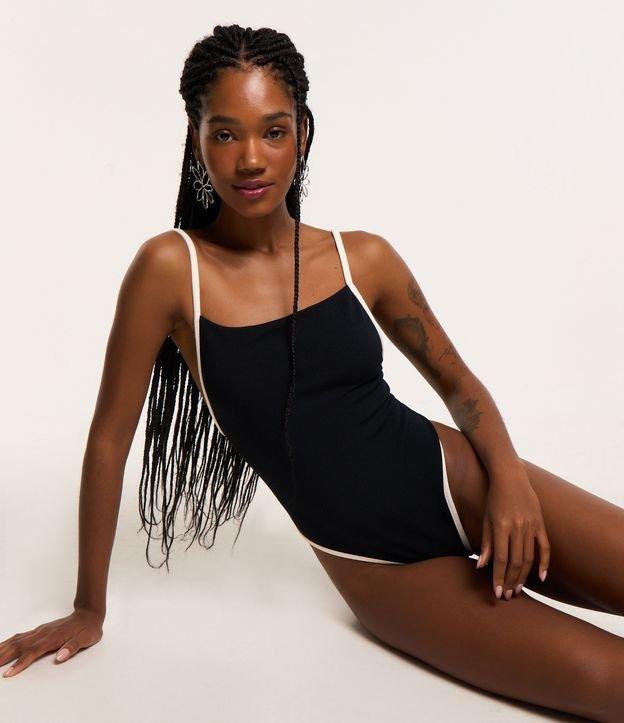 Maiô em Poliamida com Decote Reto e Detalhes Contrastantes - 1