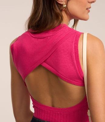 Blusa sem Manga em Viscose com Detalhe Vazado e Textura Canelada