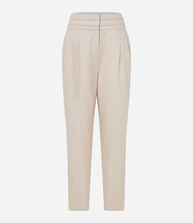 Calça Cenoura em Sarja com Recortes no Cós e Pregas - 1