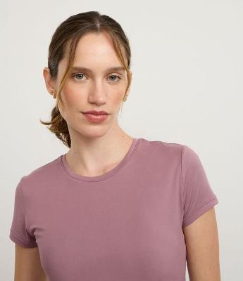 Camiseta Cropped Esportiva com Diferencial Toque Suave