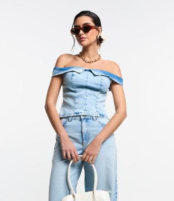 Blusa em Jeans Macio com Decote Ombro a Ombro Virado