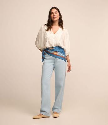 Calça Reta Cintura Alta em Jeans Delavê