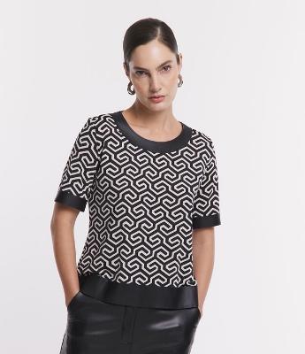 Blusa em Jersey com Detalhe em PU e Estampa Geométrica