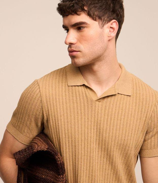 Camisa Polo com Textura Canelada e Gola em V - 2