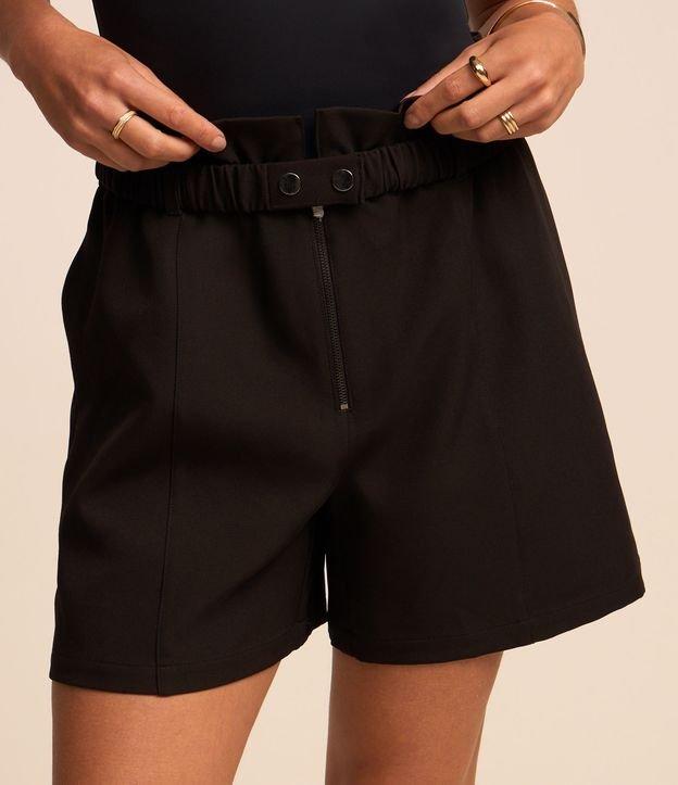 Short Alfaiatado com Cinto Elástico e Zíper Frontal - 2