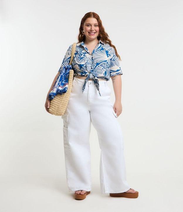 Calça Wide Leg em Sarja com Bolsos Cargo e Cinto Faixa Curve & Plus Size - 2