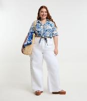 Calça Wide Leg em Sarja com Bolsos Cargo e Cinto Faixa Curve & Plus Size - 2