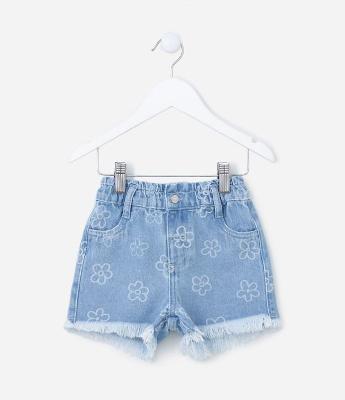 Short Infantil em Jeans com Barra Desfiada e Estampa Floral - Tam 1 a 5 Anos