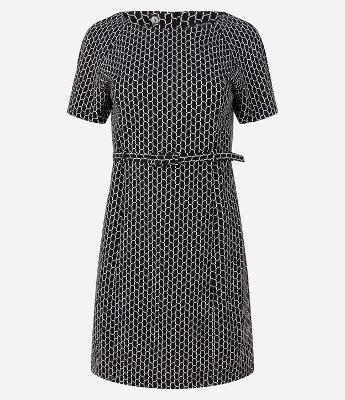 Vestido Curto em Crepe com Cinto e Estampa Geométrica