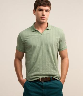 Camiseta Polo com Textura Canelada e Gola V