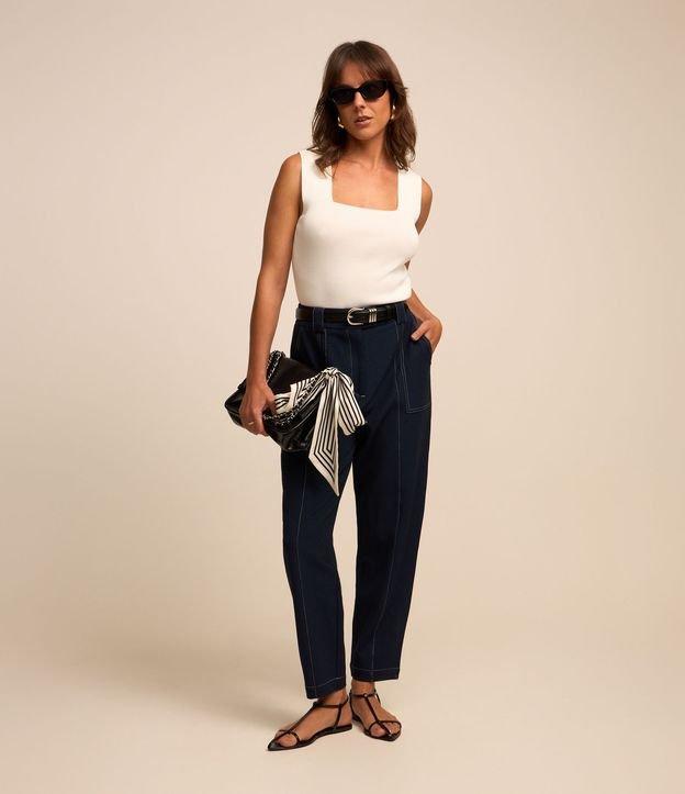 Calça Cenoura Alfaiatada Cintura Alta com Recorte Pespontado - 2