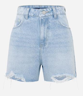 Short em Jeans com Barra Cortada com Rasgos