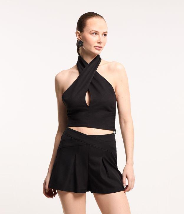 Short em Crepe com Pregas e Recortes - 1