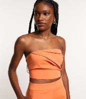 Blusa Cropped em Bengaline com Pregas Diagonais Assimétricas - 1