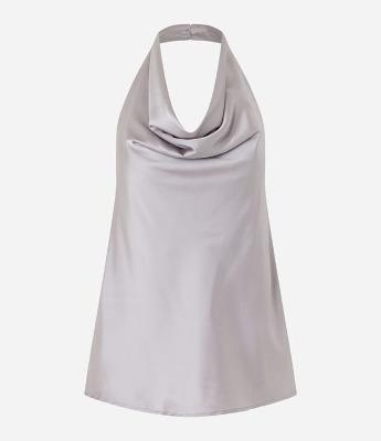 Blusa em Tecido Acetinado sem Manga com Decote Degagê