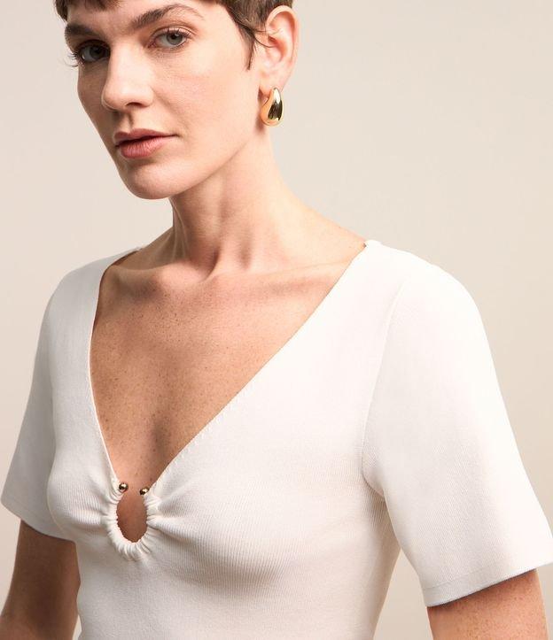 Blusa em Viscose com Argola Aberta no Decote V - 1