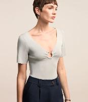 Blusa em Viscose com Argola Aberta no Decote V - 1