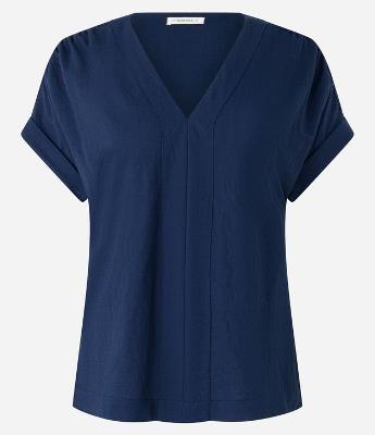 Blusa em Viscose com Decote V e Manga Curta Dobrada