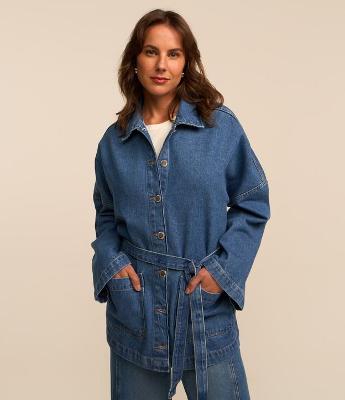 Jaqueta Parka em Jeans com Cava Deslocada e Amarração
