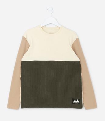 Camiseta Infantil com Recortes e Textura - Tam 5 a 14 Anos