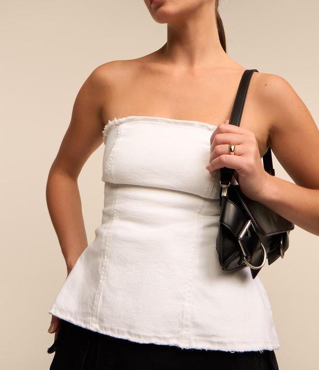Blusa Tomara que Caia em Jeans com Decote e Barra Desfeitos - 1