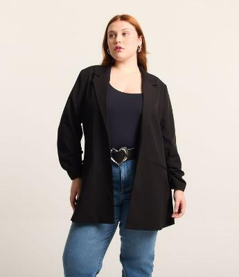 Blazer Alongado em Crepe Manga Puxadinha Curve & Plus Size