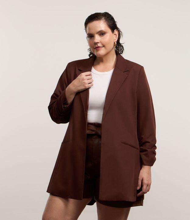 Blazer Alongado em Crepe Manga Puxadinha Curve & Plus Size - 2