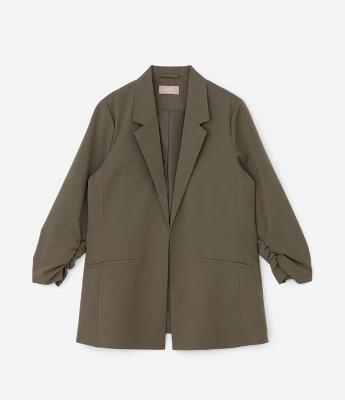 Blazer Alongado em Crepe Manga Puxadinha Curve & Plus Size