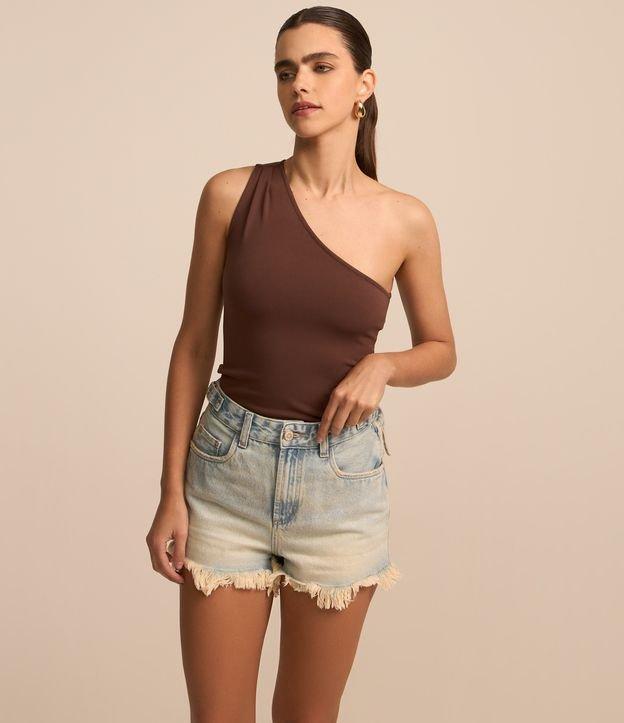 Short Cintura Alta em Jeans Dirty Washed com Barra Desfeita - 2