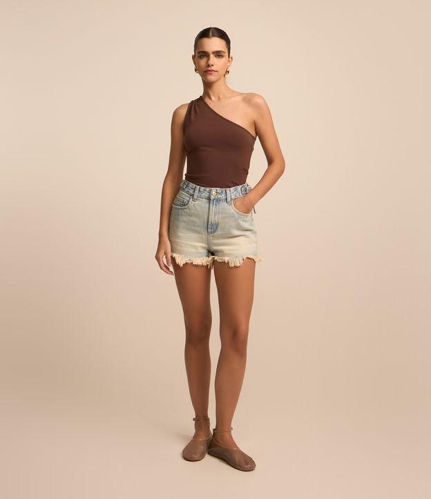 Short Cintura Alta em Jeans Dirty Washed com Barra Desfeita - 3