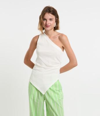 Blusa com Um Ombro Só e Pregas Laterais