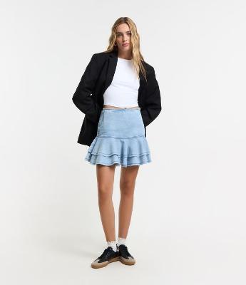 Saia Curta em Jeans Denim com Babado Duplo e Zíper Lateral