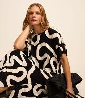 Vestido Midi em Viscose com Estampa Abstrata e Decote Redondo - 2