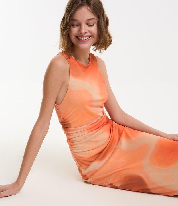 Vestido Midi em Tule com Drapeado e Estampa Abstrata - 1