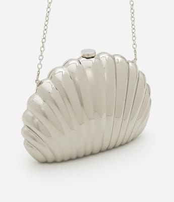 Bolsa Clutch Pequena em Metal com Formato de Concha