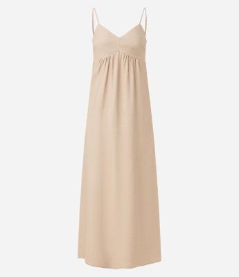 Vestido Evasê Longo em Crepe com Recorte no Busto