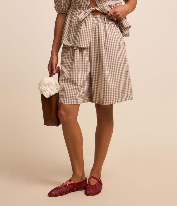 Bermuda em Tricoline Xadrez Vichy com Pregas e Cós Elástico - 2