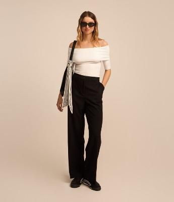 Calça Reta Alfaiatada com Bolsos e Frisos