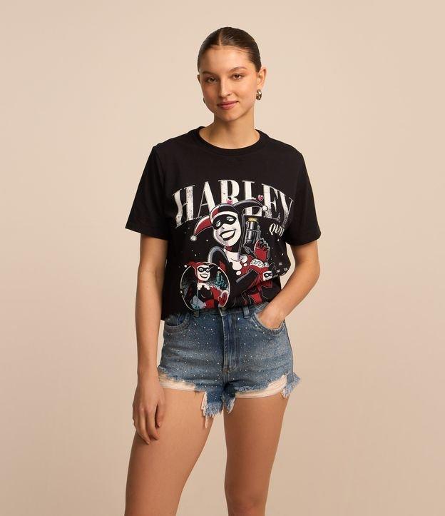 Short Cintura Alta em Jeans com Rasgos e Barra Desfeita - 2