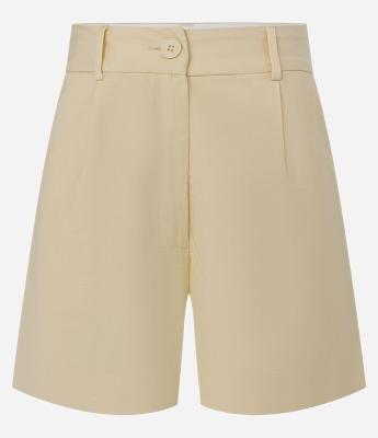 Short em Crepe com Pregas e Faixas Abotoadas no Cós